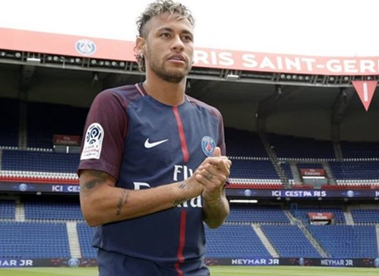  法甲巴黎独占鳌头，摩纳哥紧追不舍