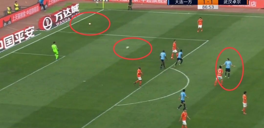  定位球防守现漏洞，致命失误葬送胜果