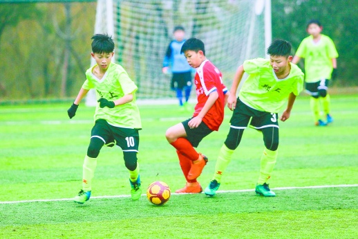  草根足球遍地开花，全民参与热情高涨