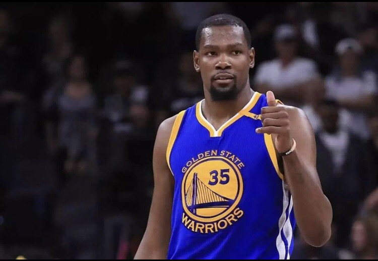  篮球明星慈善赛传递正能量