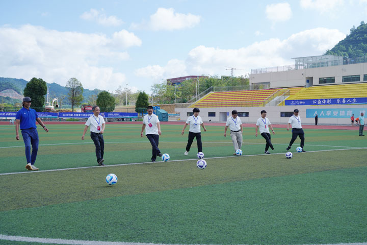  电竞裁判严格执法，确保比赛公平公正