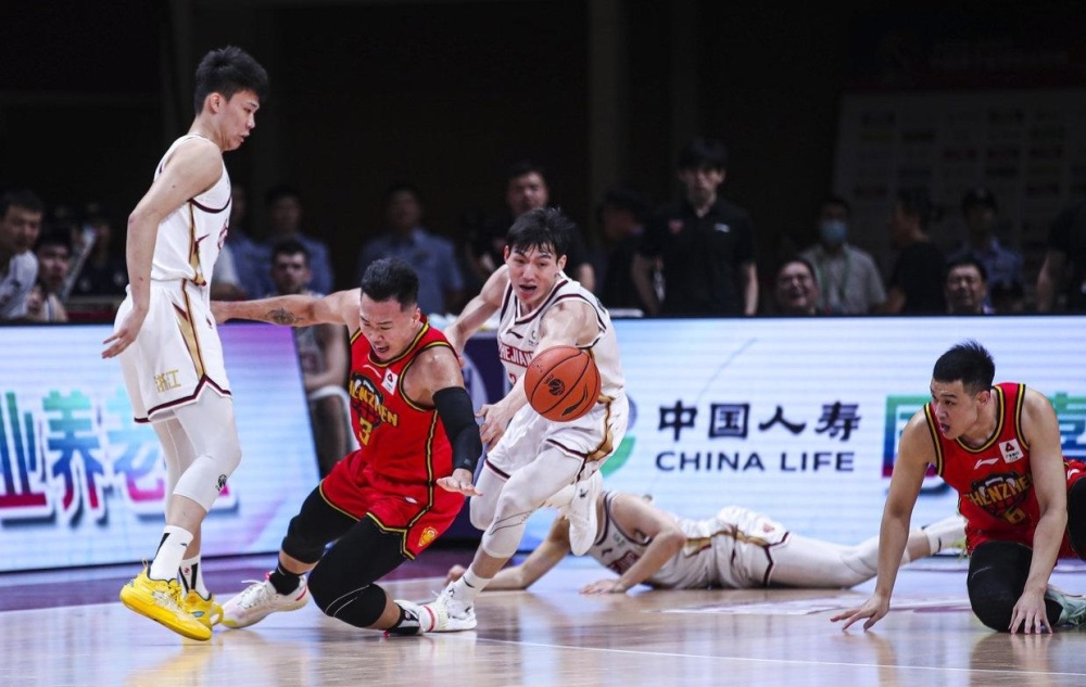  青年军展露锋芒，广厦新秀合力击败辽宁