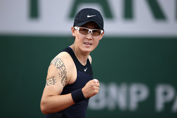  鲍里妮化解赛点逆转晋级次轮