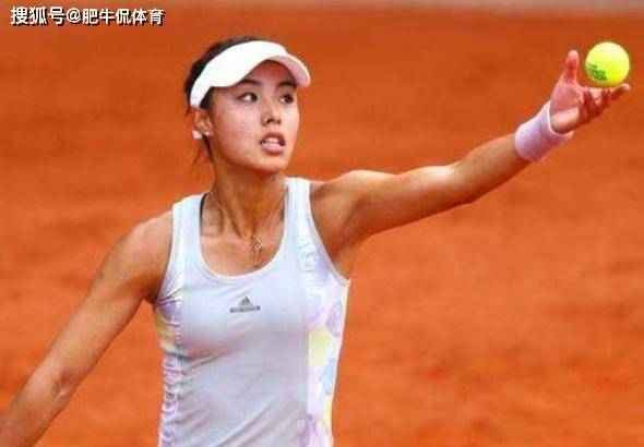  电竞女神飒爽英姿征服赛场内外