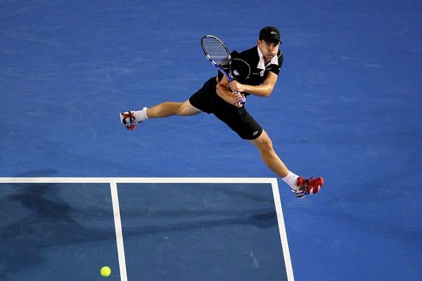  莱巴金娜发球上网战术制霸赛场