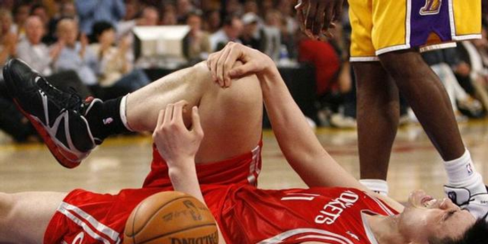  篮球纪录片热播，回顾经典瞬间感动人心