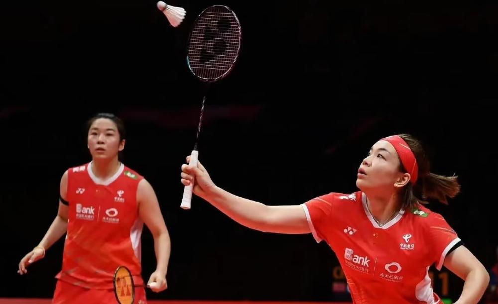  梅德韦杰夫直落三盘卫冕成功