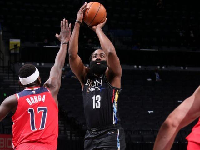  哈登准三双掌控节奏，快船主场轻取黄蜂队